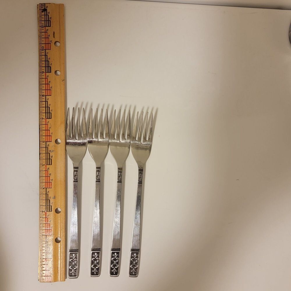 Set Of 4 Imperial International IIC Stainless CORTINA Japan Dinner Forks 7 1/2"‎